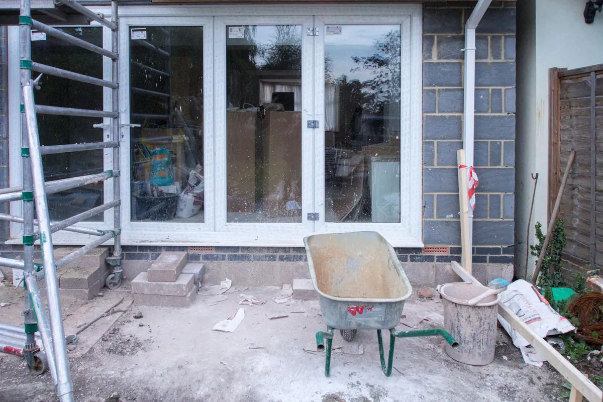 Cash Offer vs Traditional Sale for a Fixer-Upper: Which Nets More?