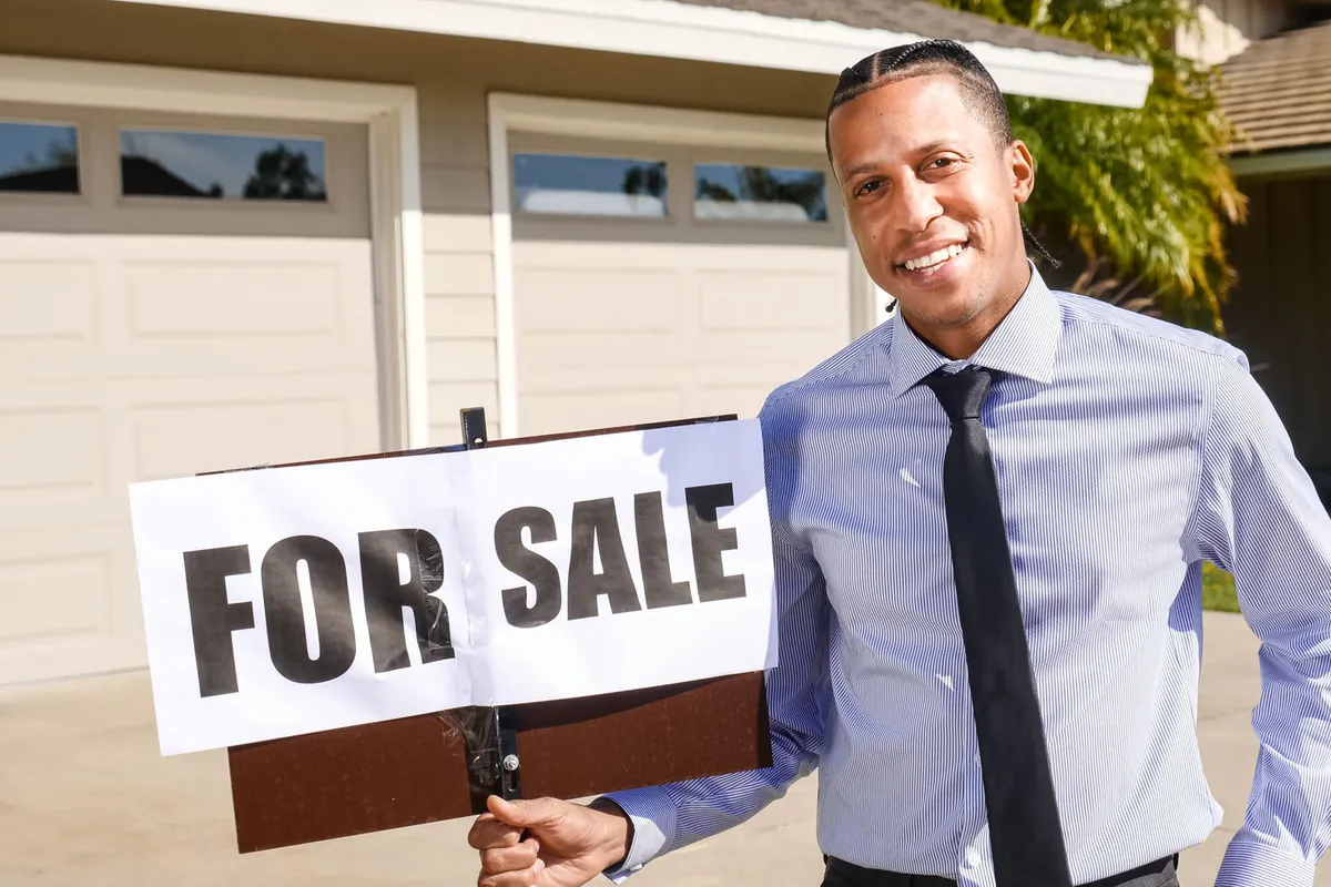 How Much Does a Realtor Make on a $300,000 House?