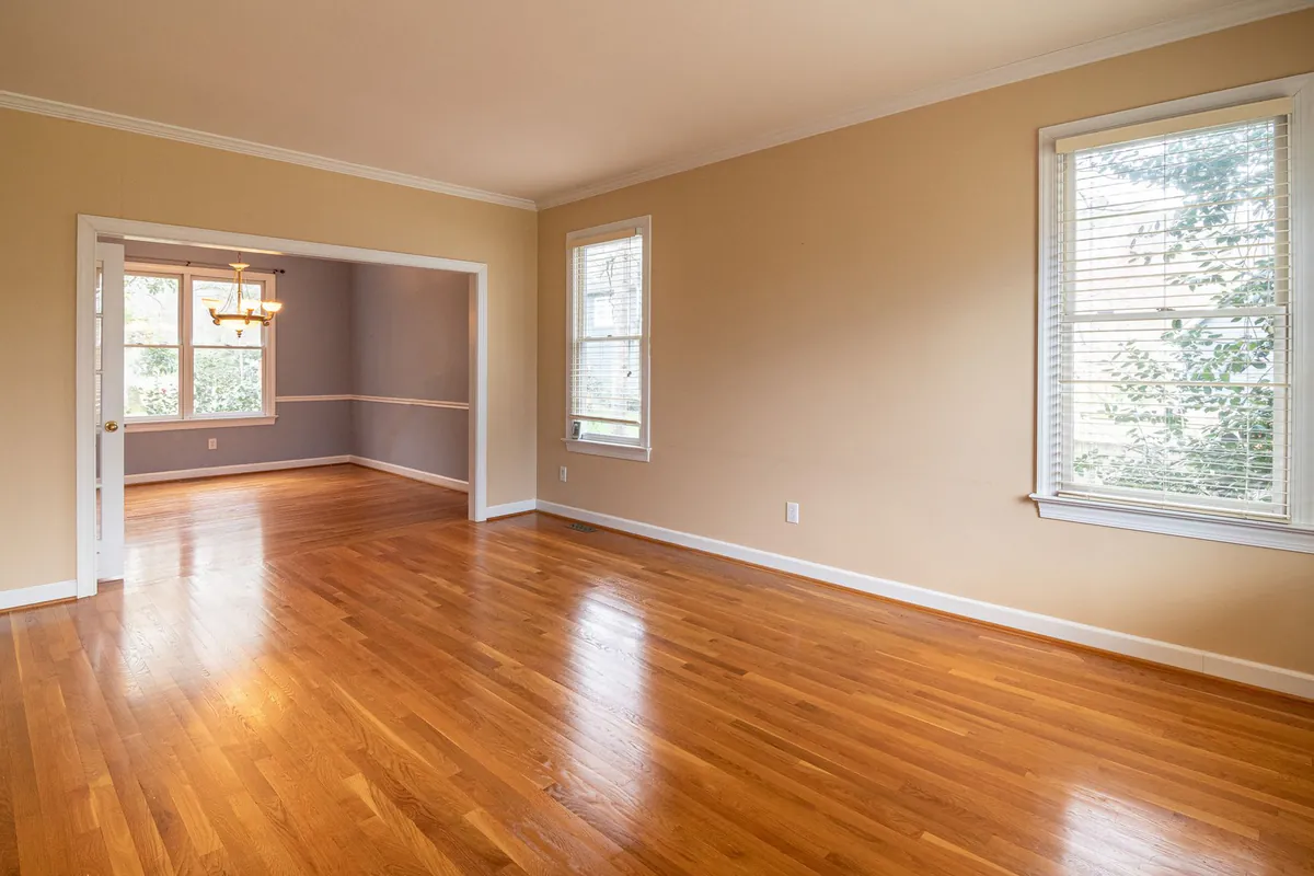 Is It Better to Sell a House Empty or Staged?