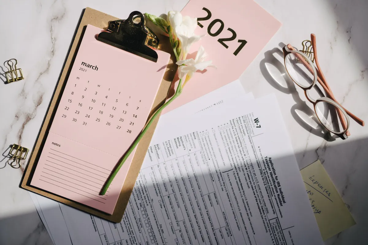 Sell the House Before or After Divorce? An Honest Comparison