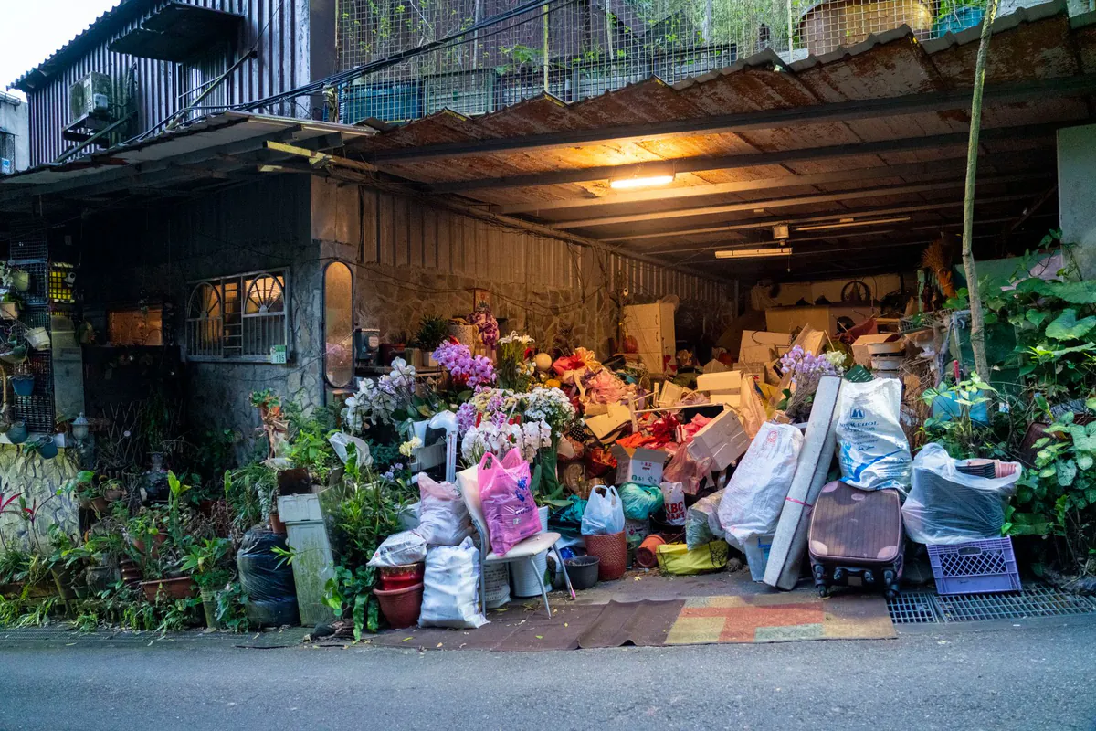 How to Sell a Hoarder House (Without Cleaning It Out)