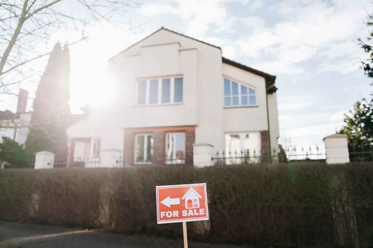 Can You Sell a House During Bankruptcy?